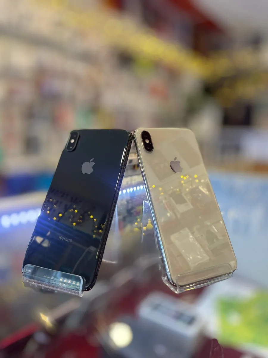 iPhone XS Max 64GB and 256GB