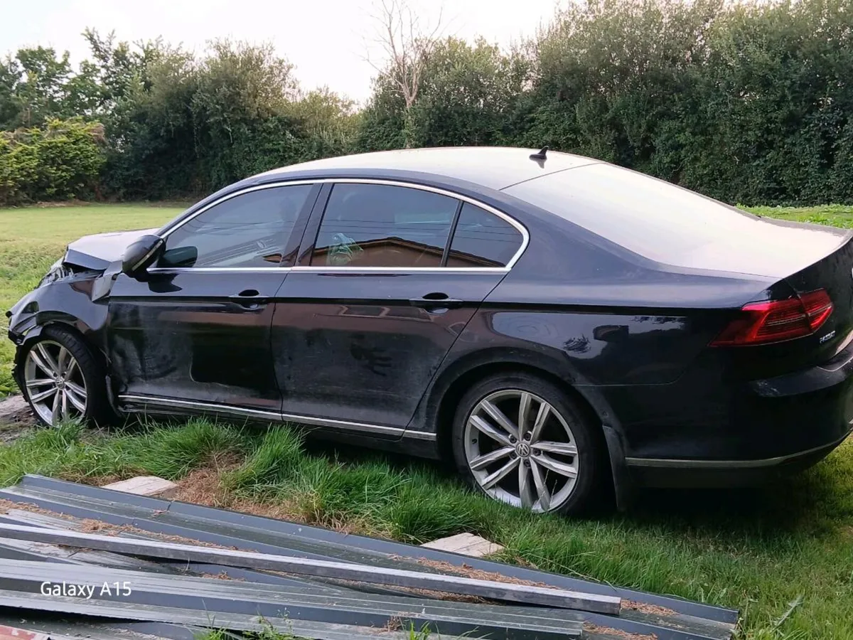 2016 volkswagen passat - Image 1