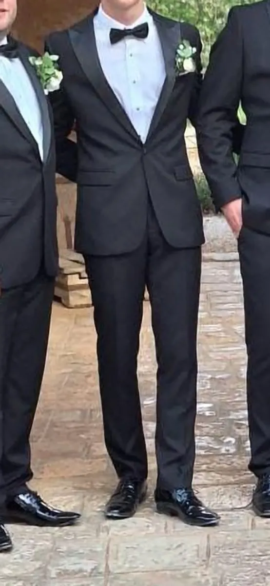 Mans Black Tie Suit - Image 1