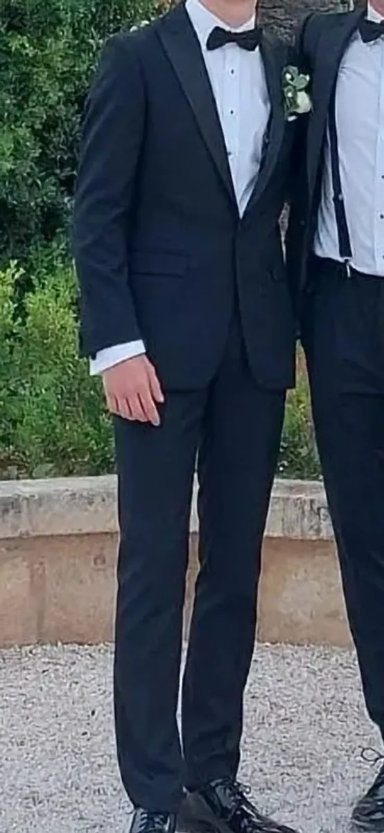 Mans Black Tie Suit - Image 2