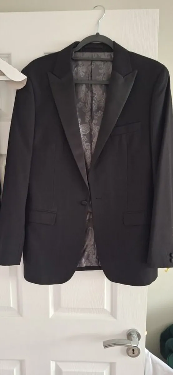 Mans Black Tie Suit - Image 3