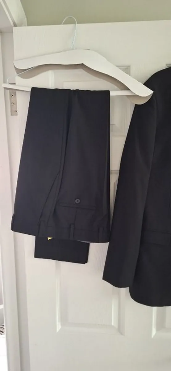 Mans Black Tie Suit - Image 4