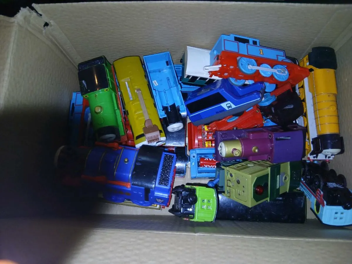 THOMAS AND FRENDS TRAINS ETC - Image 1