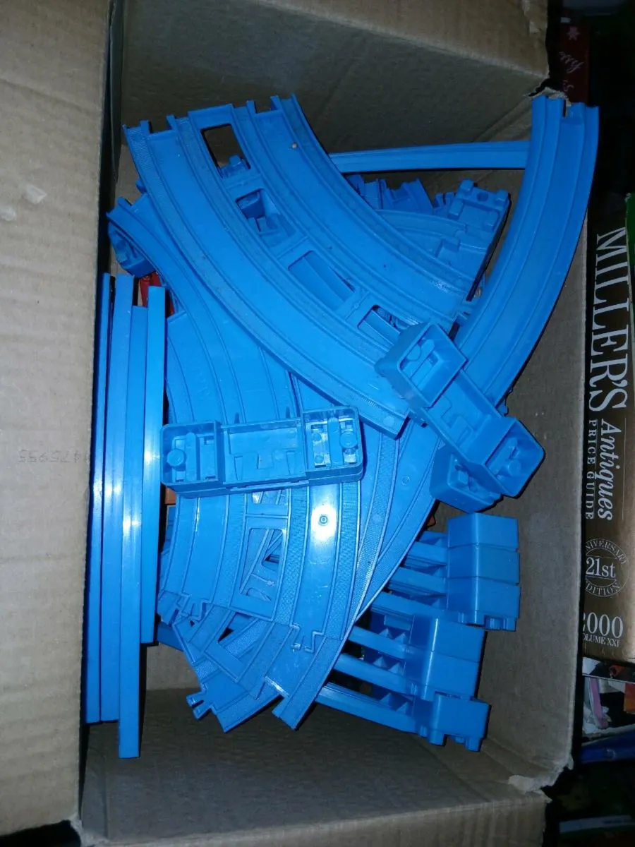 THOMAS AND FRENDS TRAINS ETC - Image 4