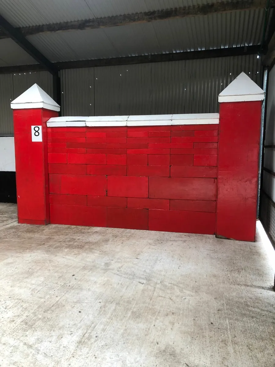 show jumping wall - Image 1