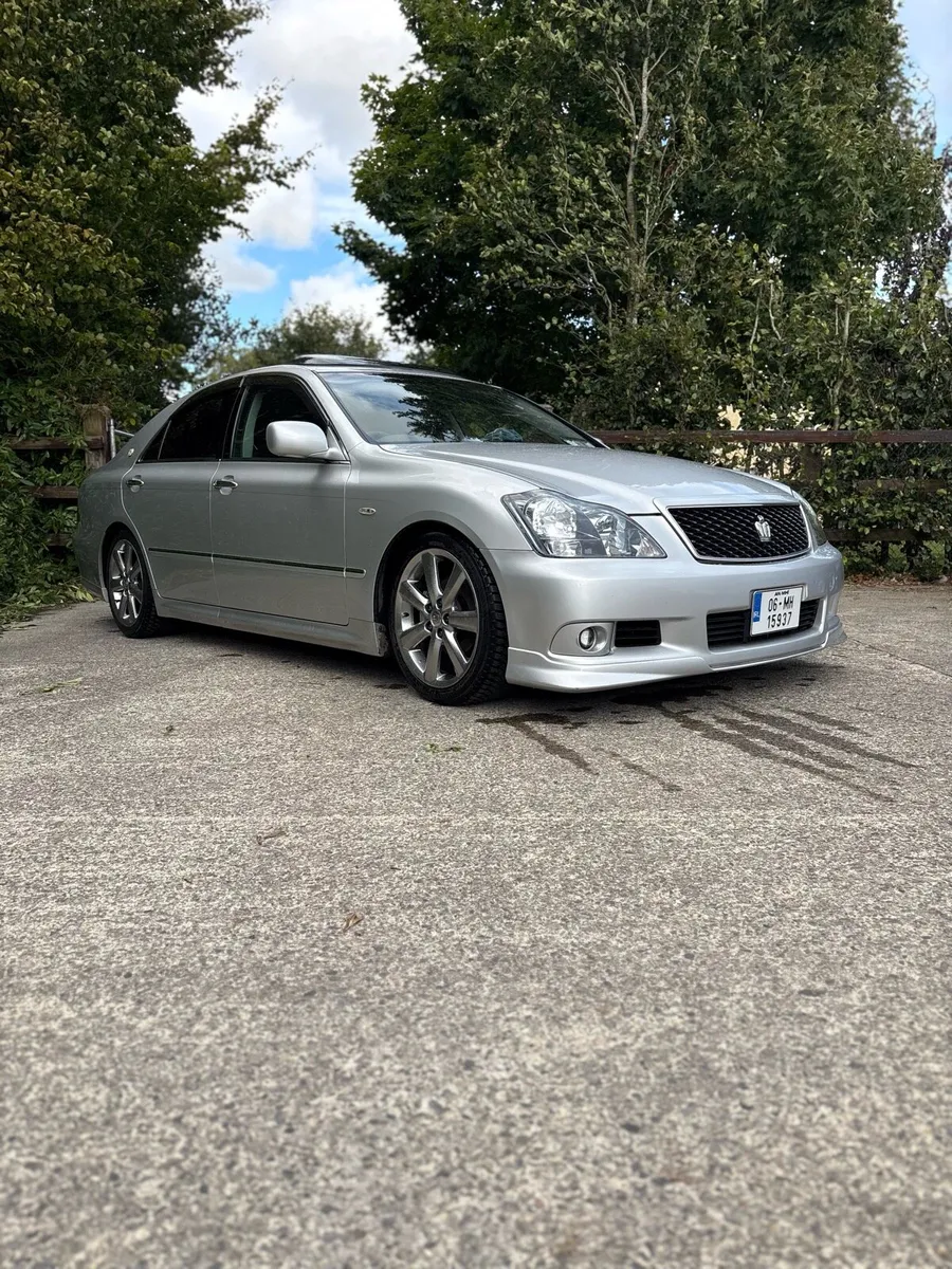 Toyota Crown - Image 1