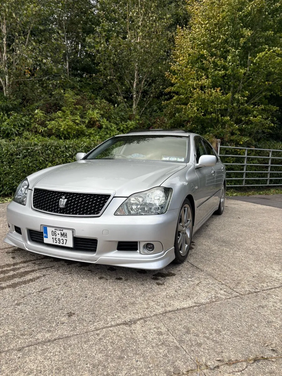 Toyota Crown - Image 1