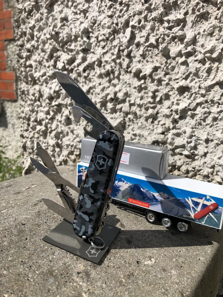 Victorinox Huntsman Navy Camo Swiss Army Knife New - Image 2