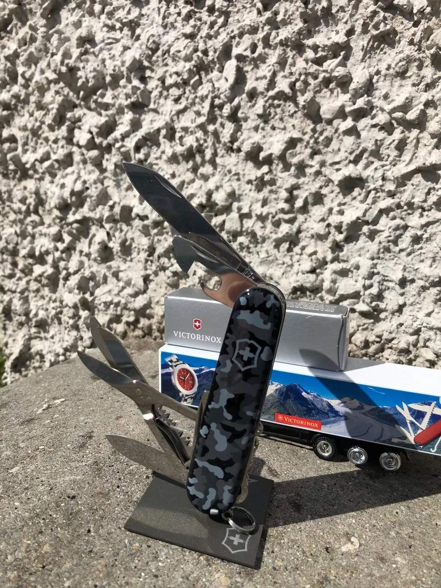 Victorinox Huntsman Navy Camo Swiss Army Knife New - Image 3