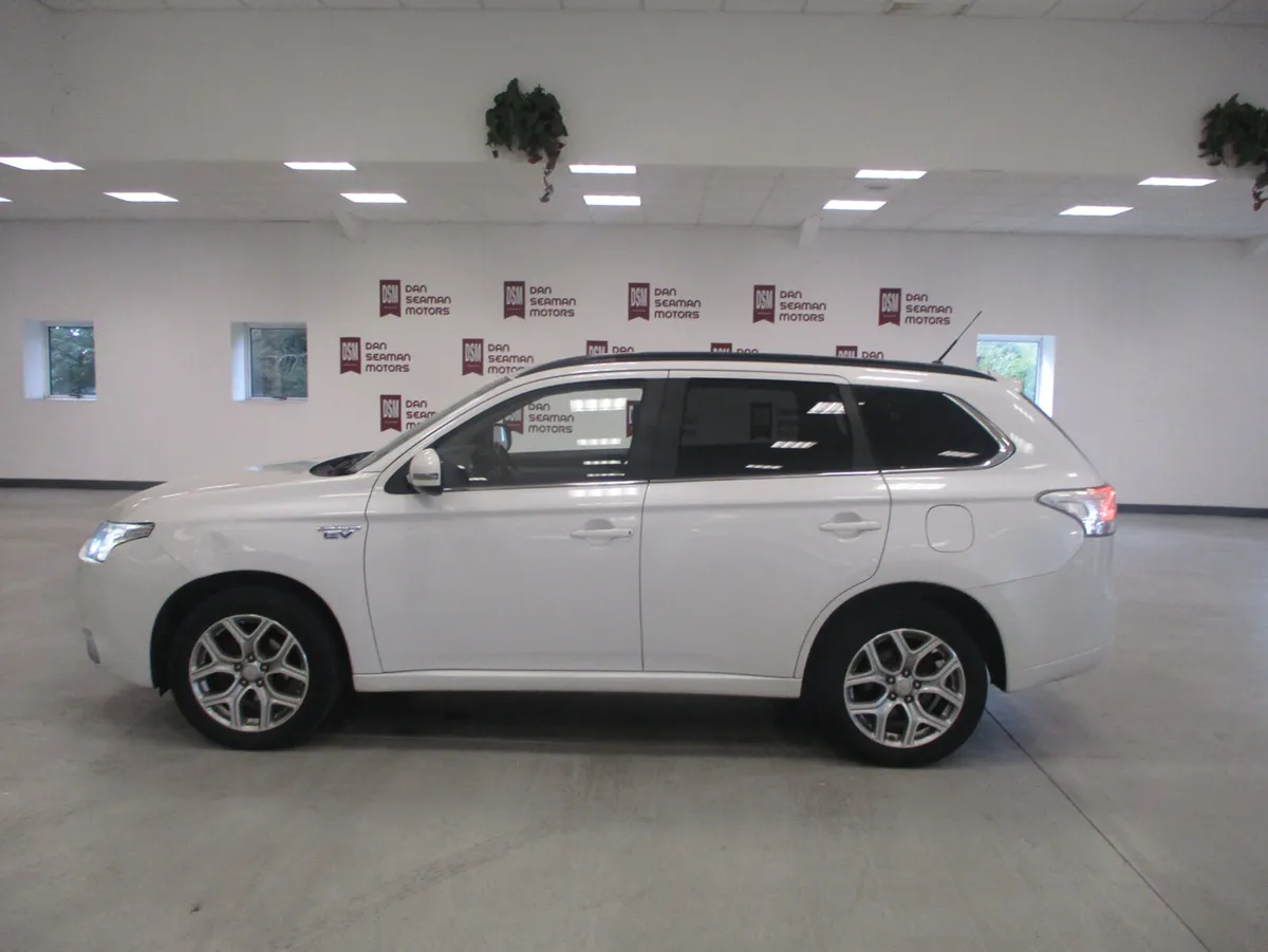 Mitsubishi Outlander PHEV AWD 2015 - Image 1