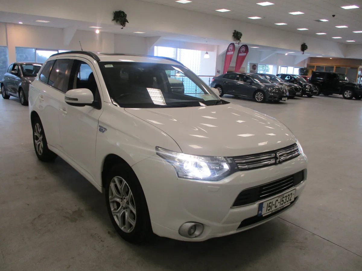 Mitsubishi Outlander PHEV AWD 2015 - Image 2