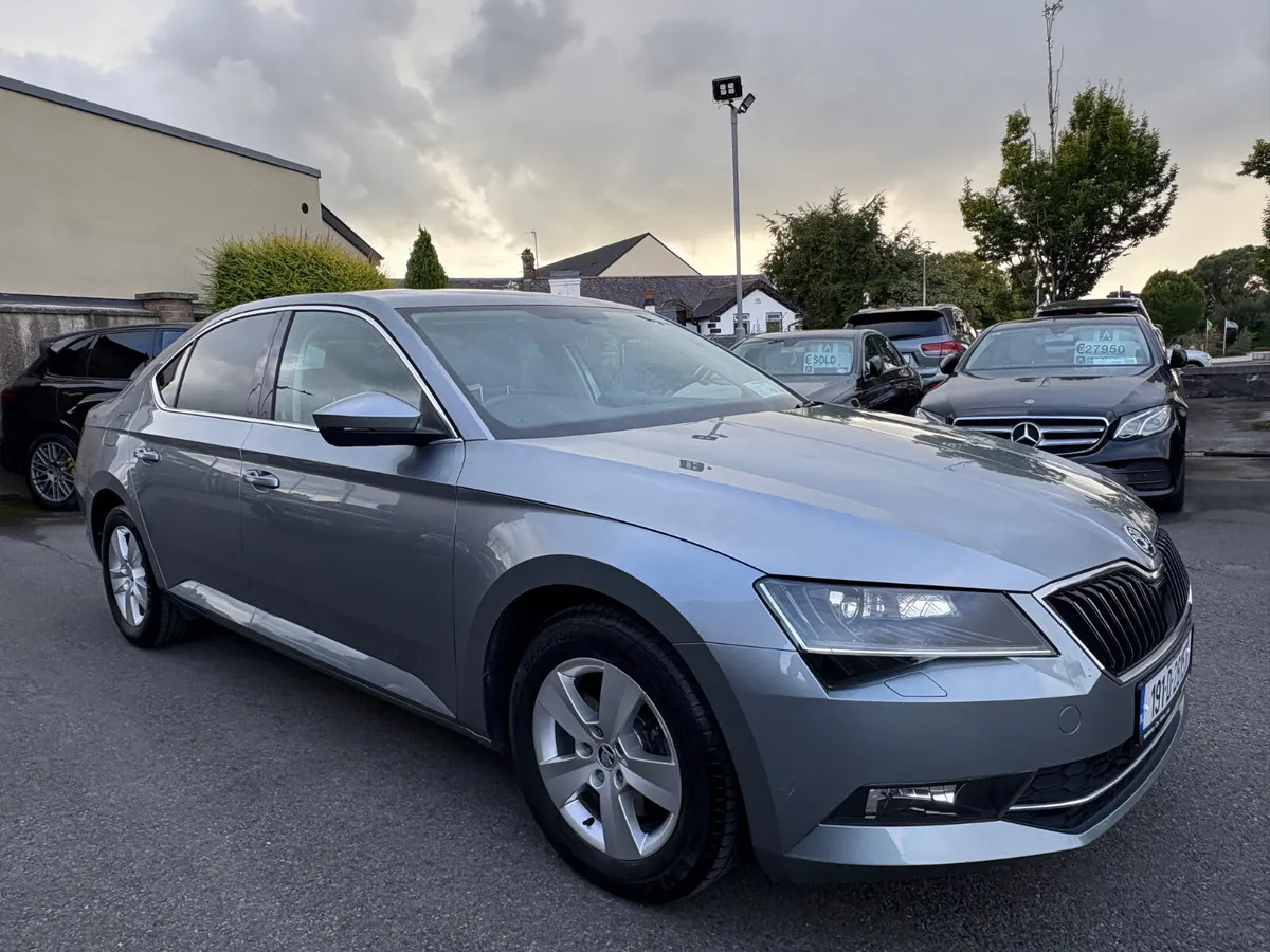 191 Skoda Superb 2.0 Diesel Ambition *Low Kils* - Image 3