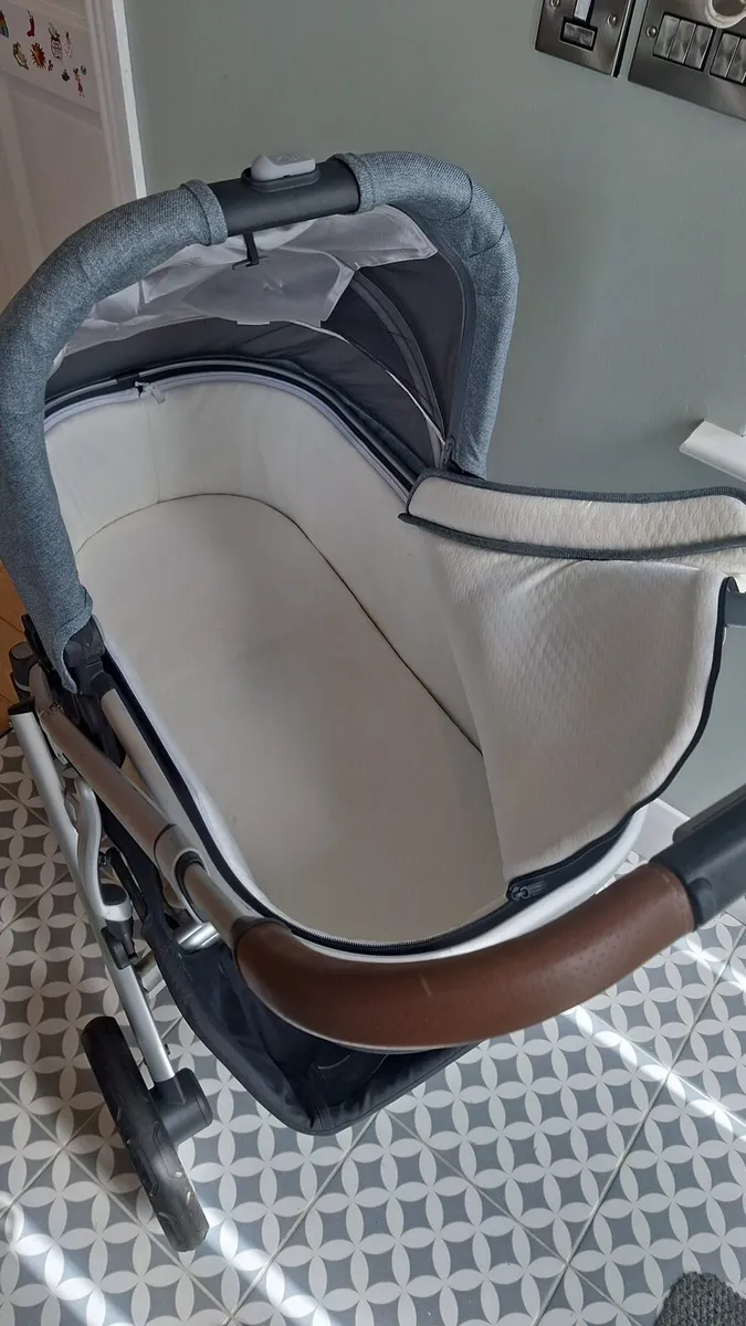 Uppa Baby Travel System - Image 4