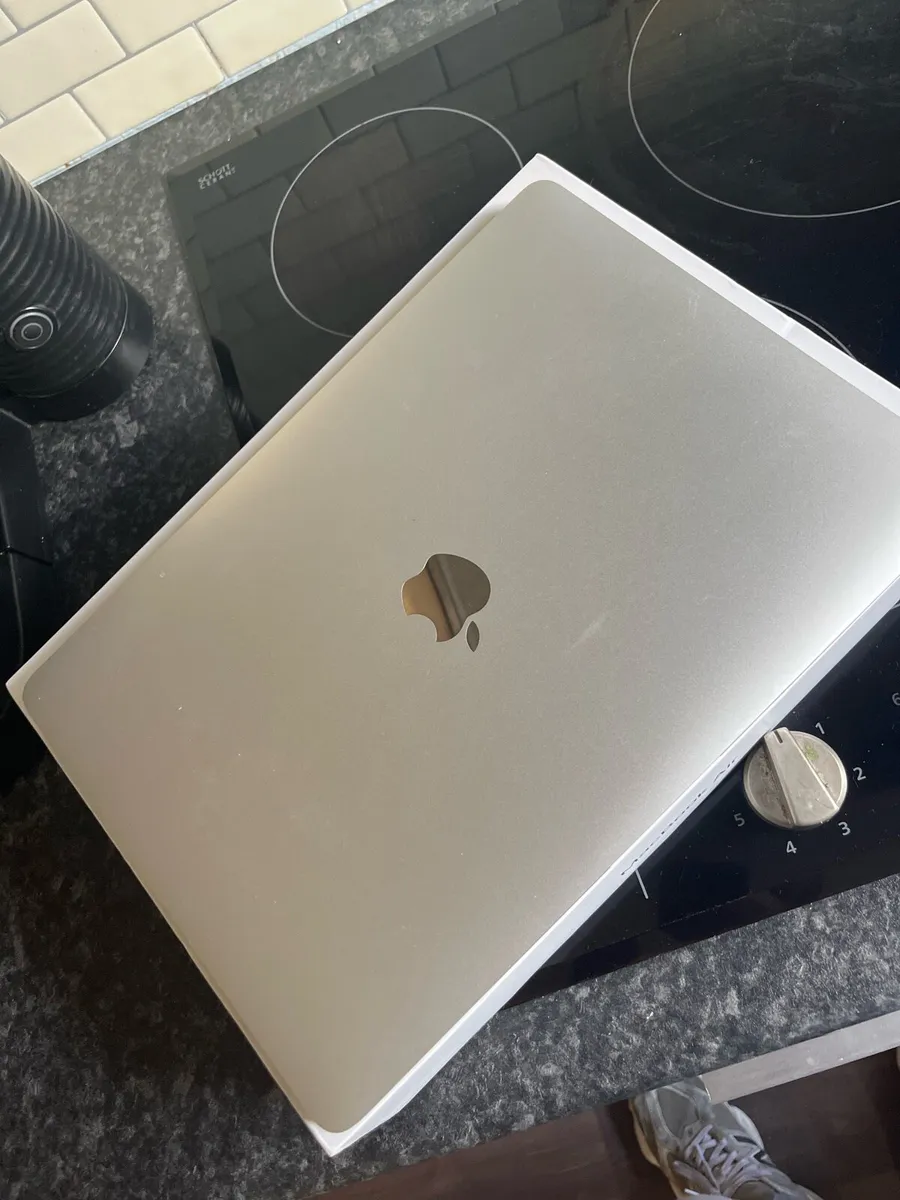 2019 MacBook Air - Image 2