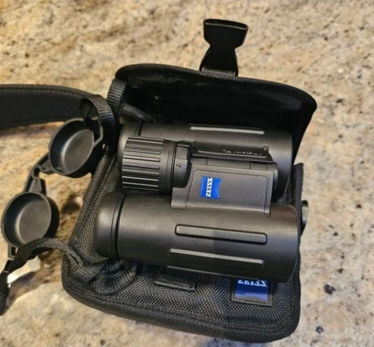 Zeiss Victory T* FL 8 x 32 Binoculars Boxed - Image 1