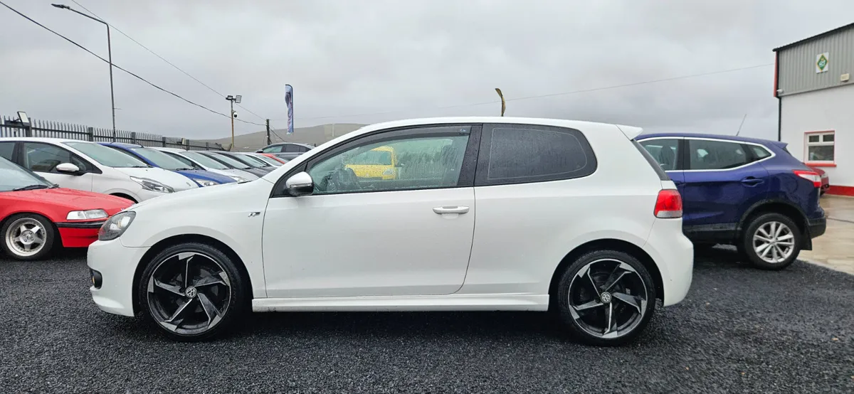 Volkswagen Golf R-LINE - Image 2