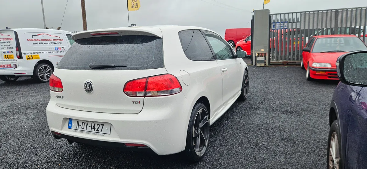 Volkswagen Golf R-LINE - Image 4