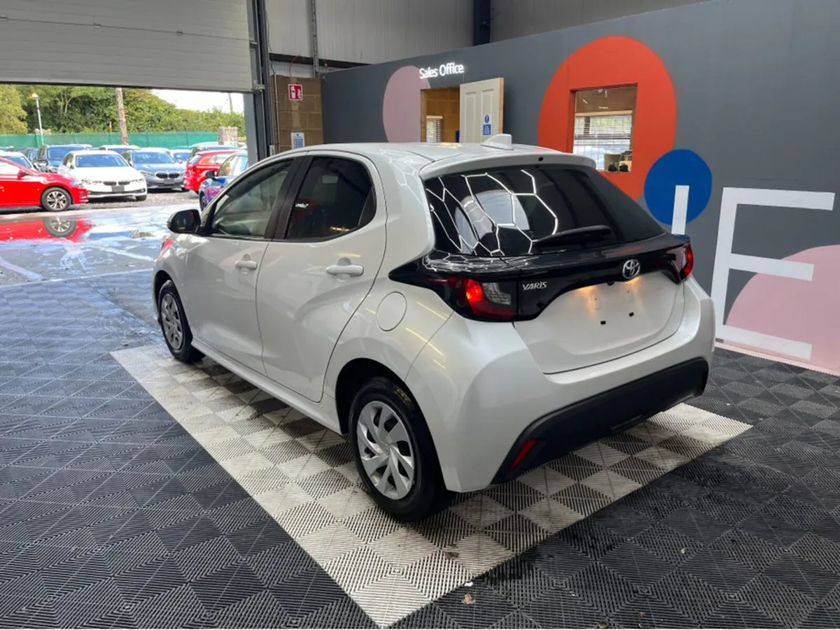 Toyota Yaris 1.0 PETROL / 40k KMs / REVERSE CAMERA - Image 4