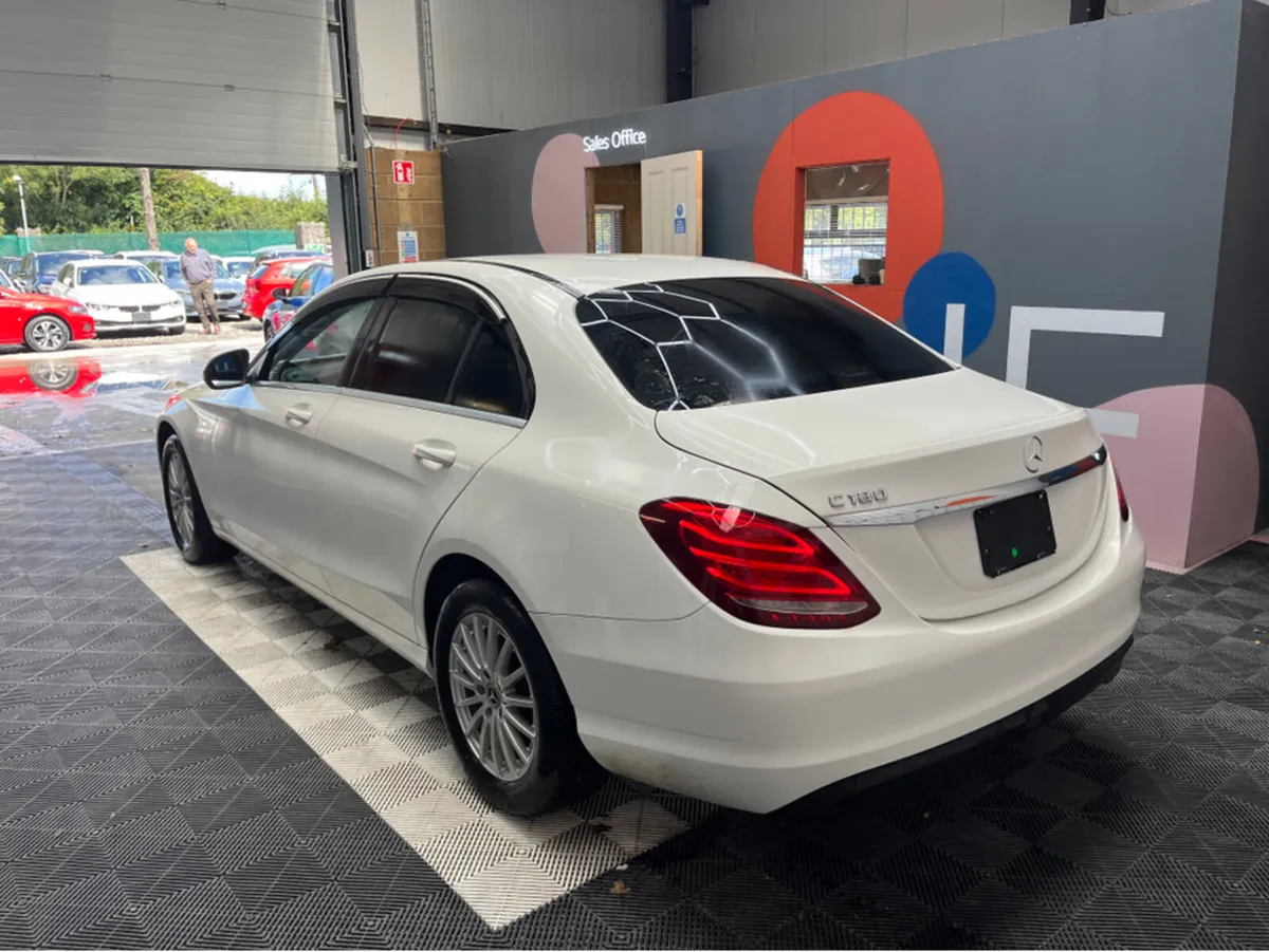 Mercedes-Benz C-Class C180 / 34k KMs / REVERSE CAM - Image 4