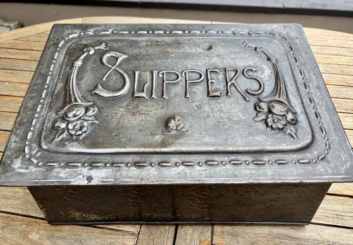 Vintage Fireside Slippers Warming Box - Image 1