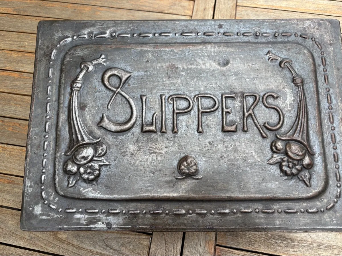 Vintage Fireside Slippers Warming Box - Image 2