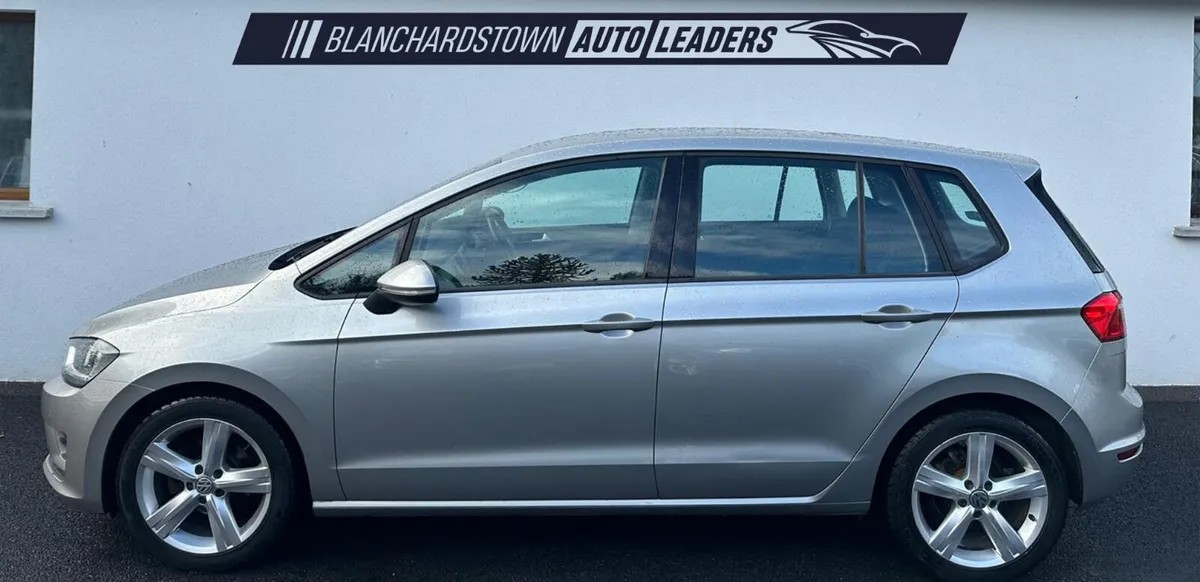 (152) VOLKSWAGEN GOLF 1.2 TSI SPORTSVAN DSG 110BHP - Image 2