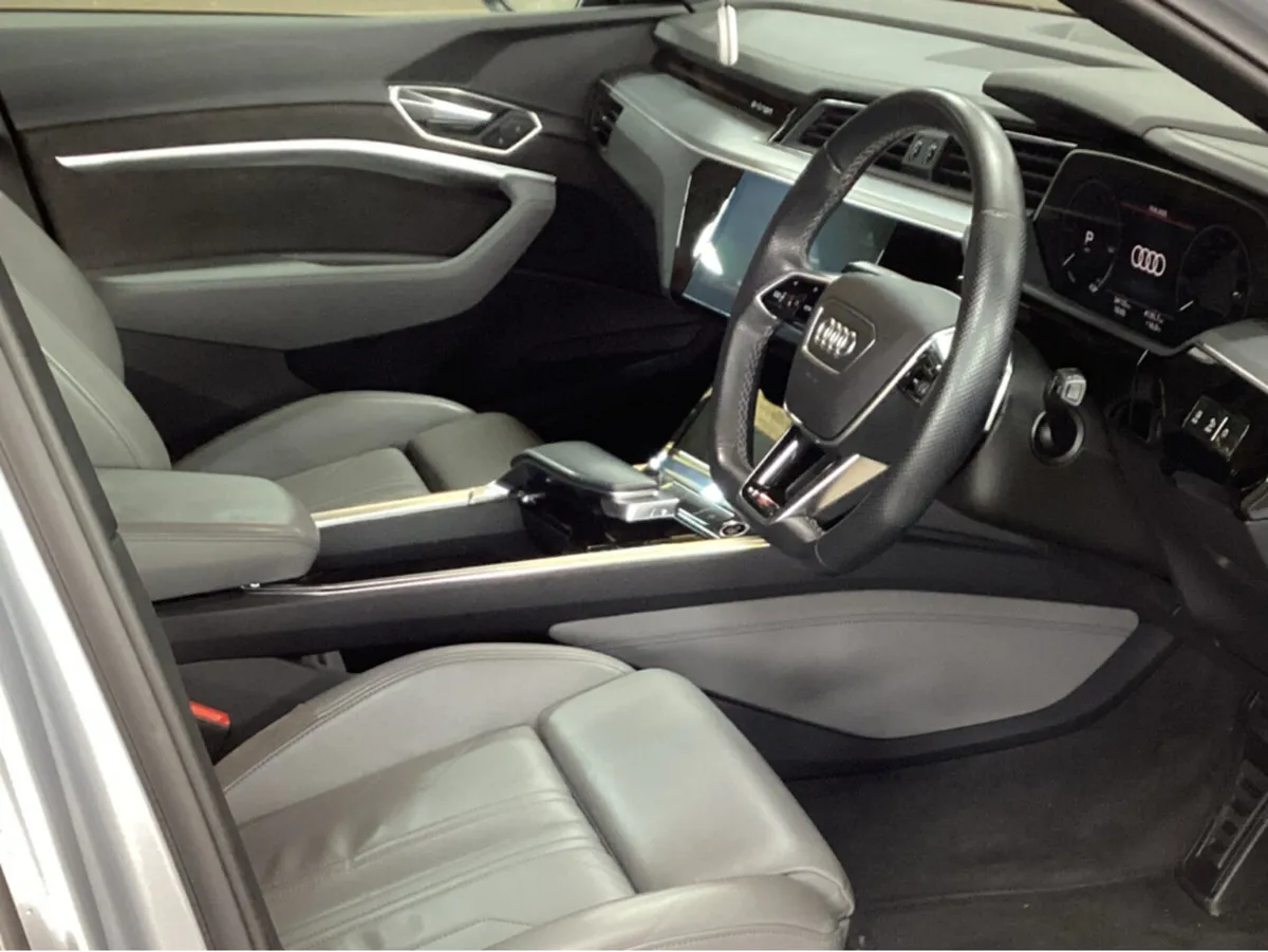 Audi e-tron (212) BLACK EDITION 55 QUATTRO - Image 4