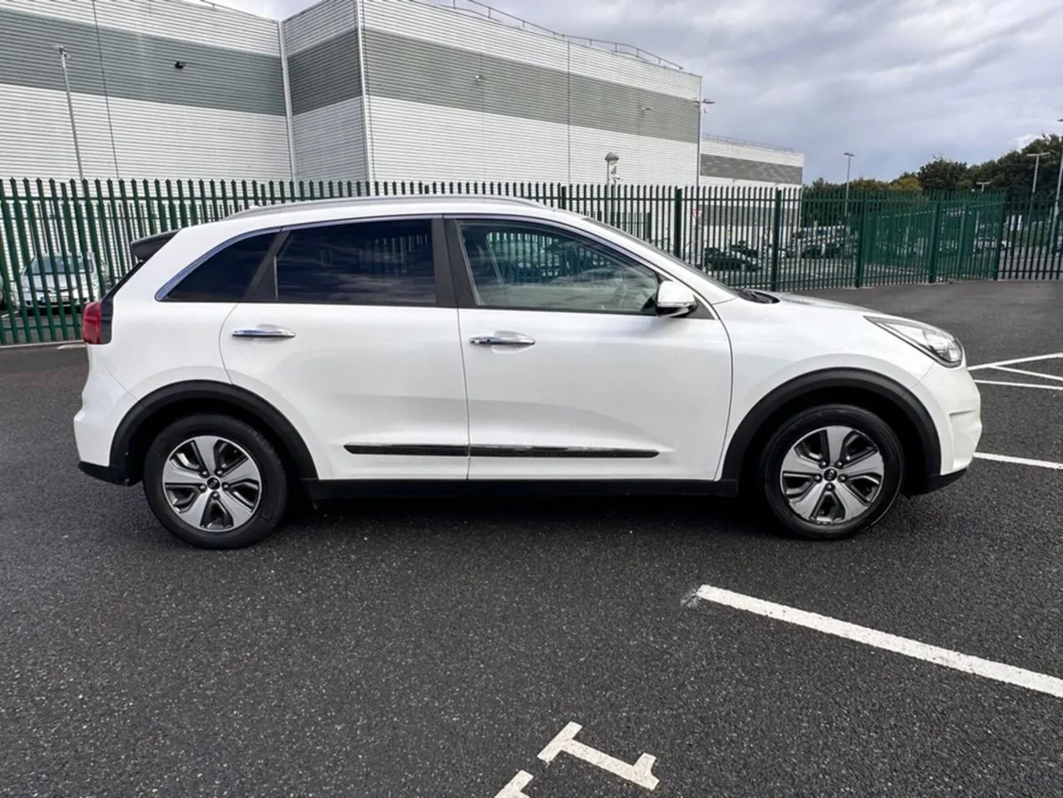 Kia Niro PLUG IN HYBRID, 1.6 PETROL, LOW MILEAGE, - Image 3