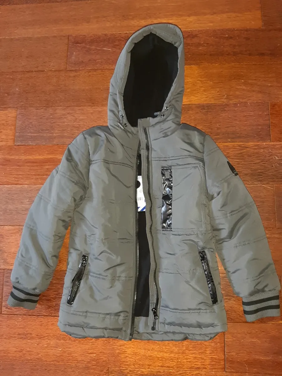BNWT boys coat Age 9 years - Image 1