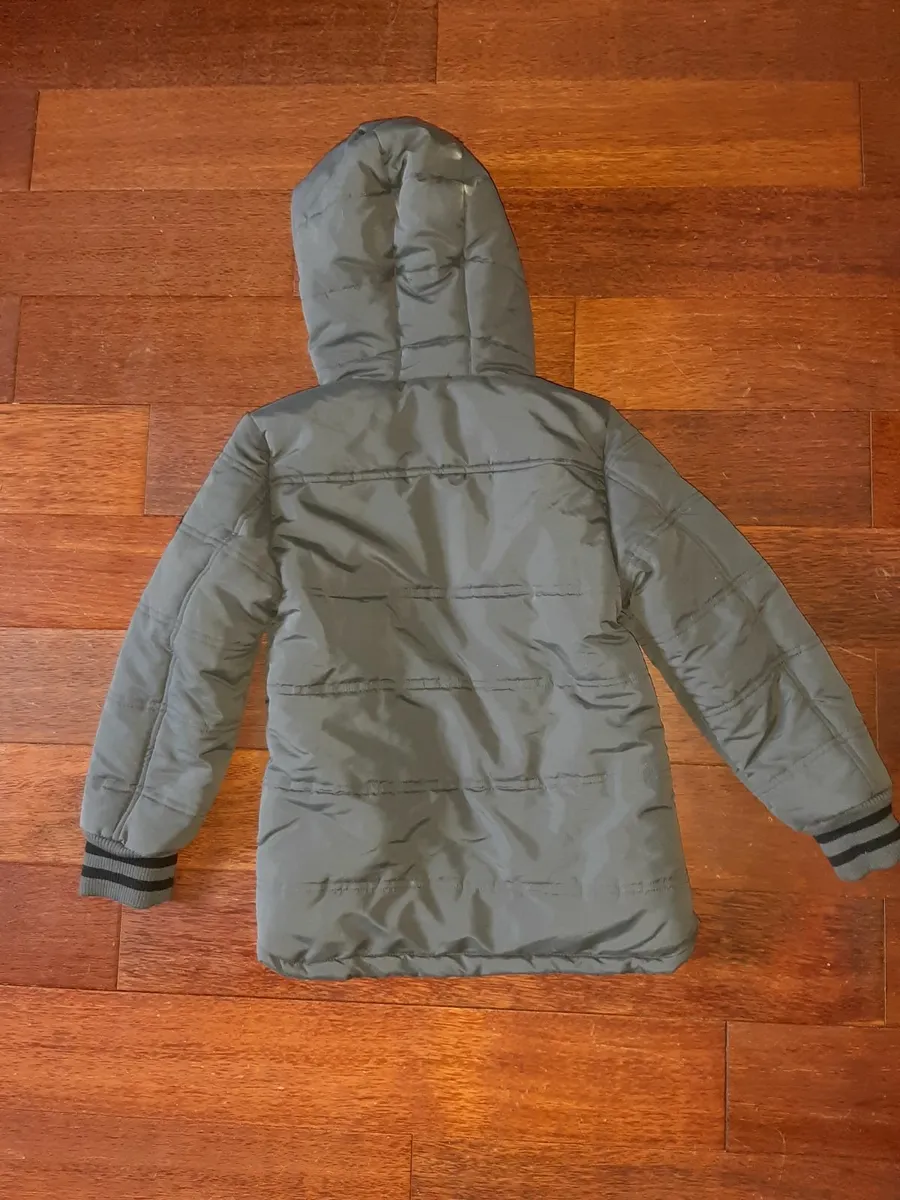 BNWT boys coat Age 9 years - Image 2