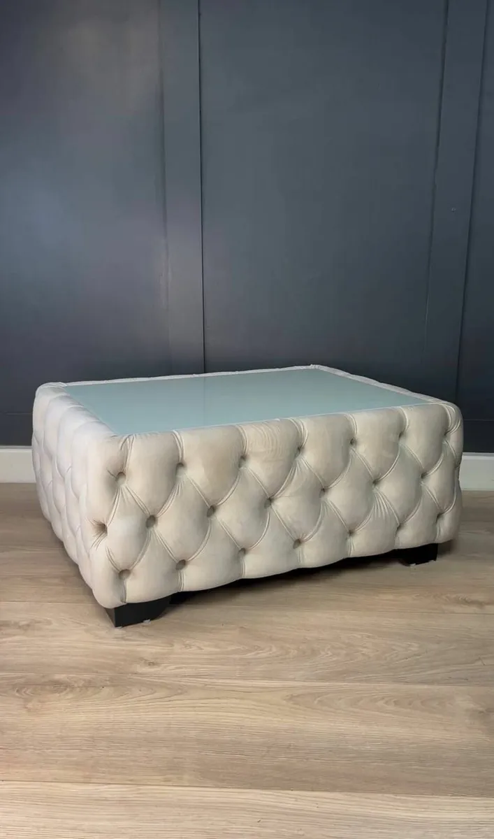 Chesterfield coffee table with glass - Image 3