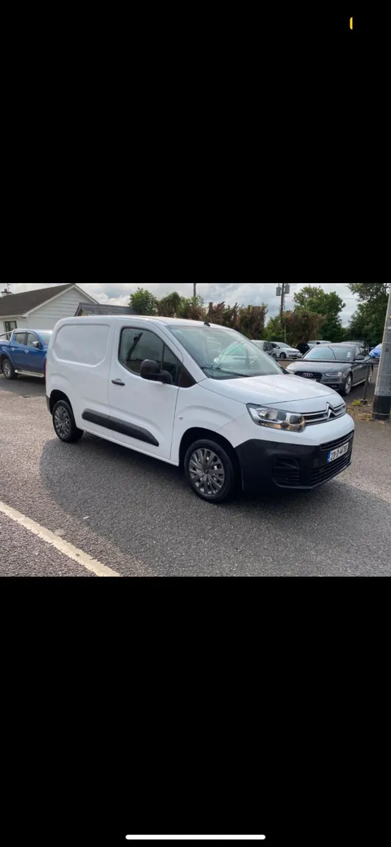 2023 Citroen Berlingo - Image 2