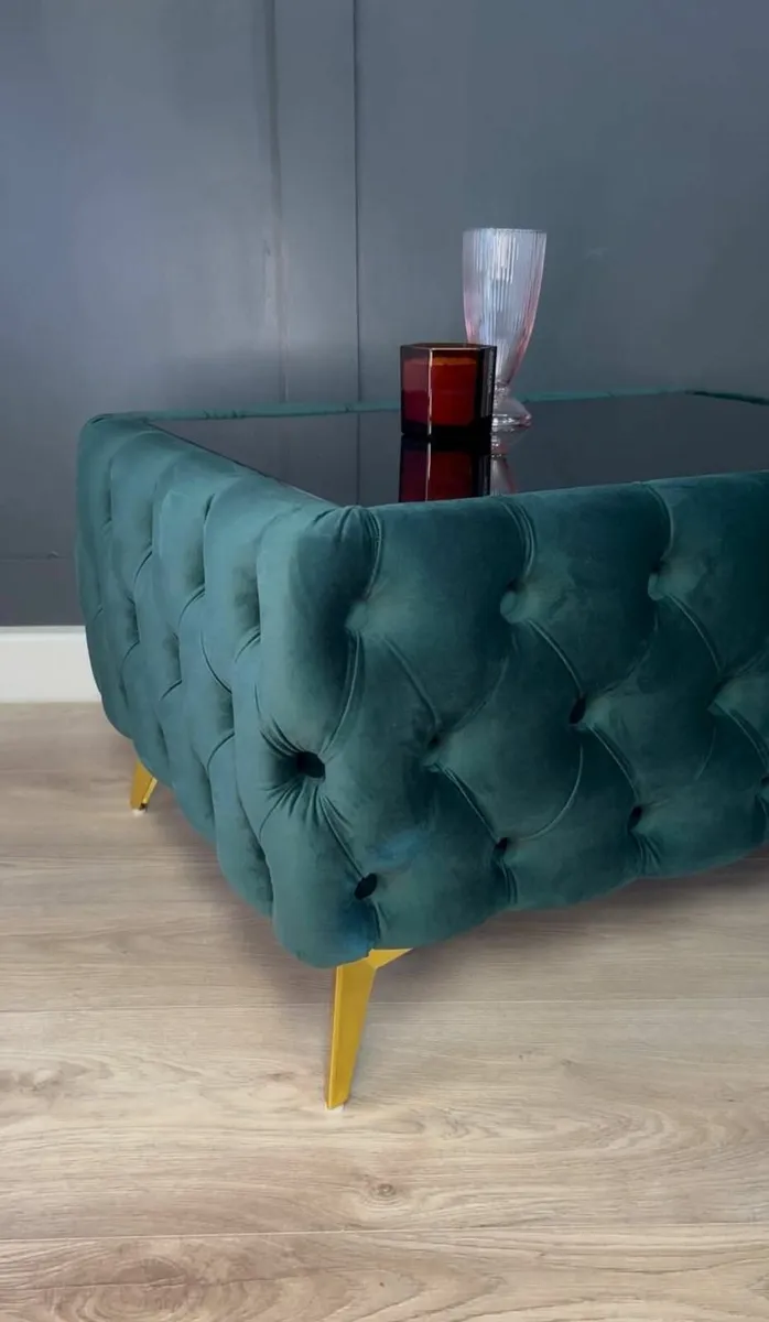 Chesterfield coffee table with glass - Image 4
