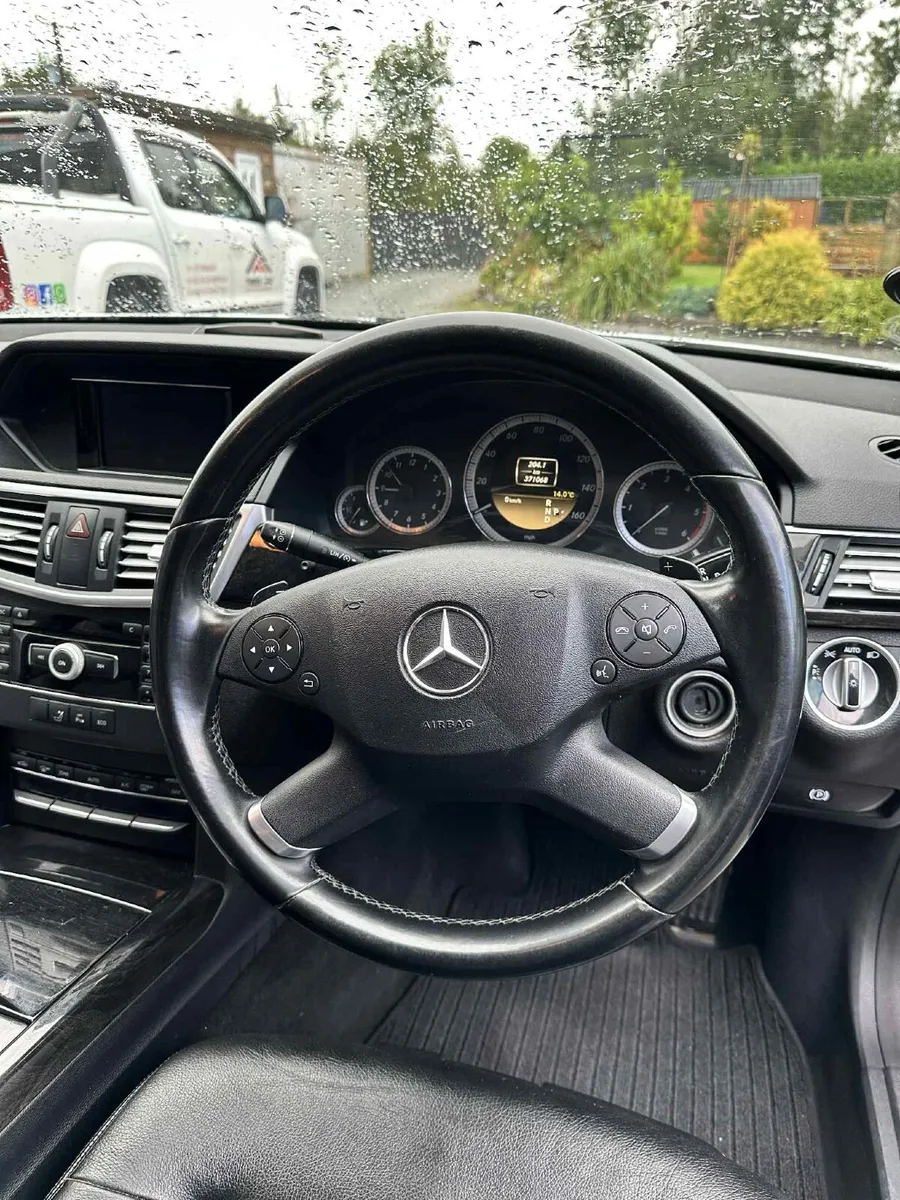 Mercedes-Benz E-Class 2012 - Image 4