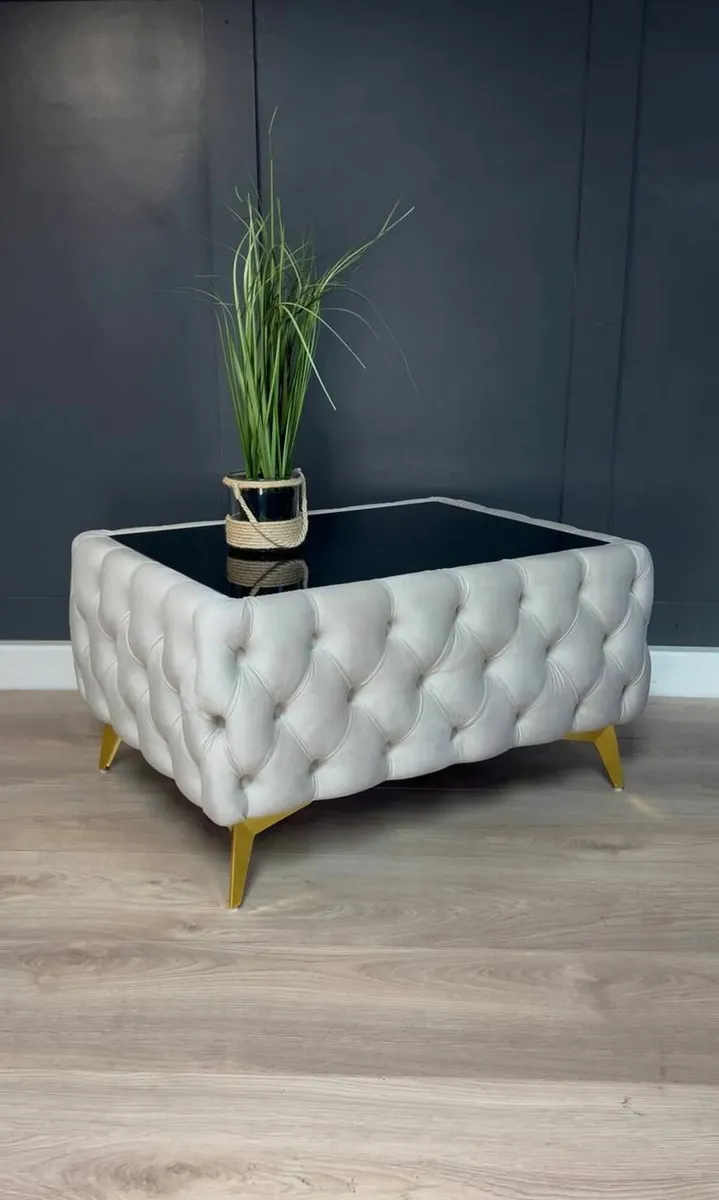 Long Chesterfield coffee table with glass - Image 1