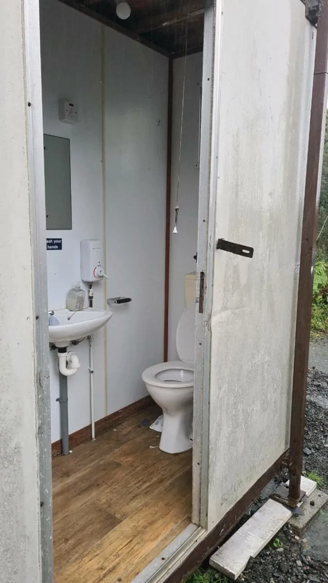 Toilet 12 x10 - Image 3