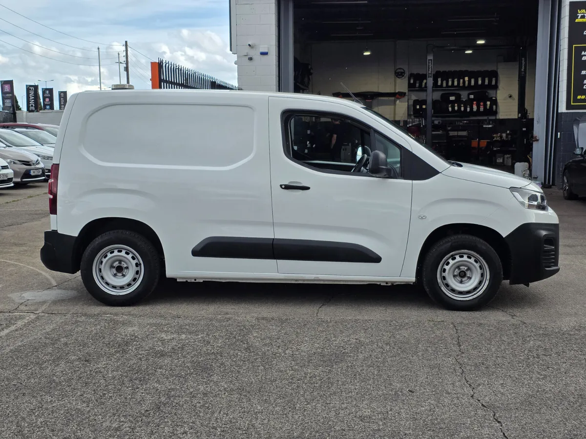 Citroen Berlingo 2021 - Image 2
