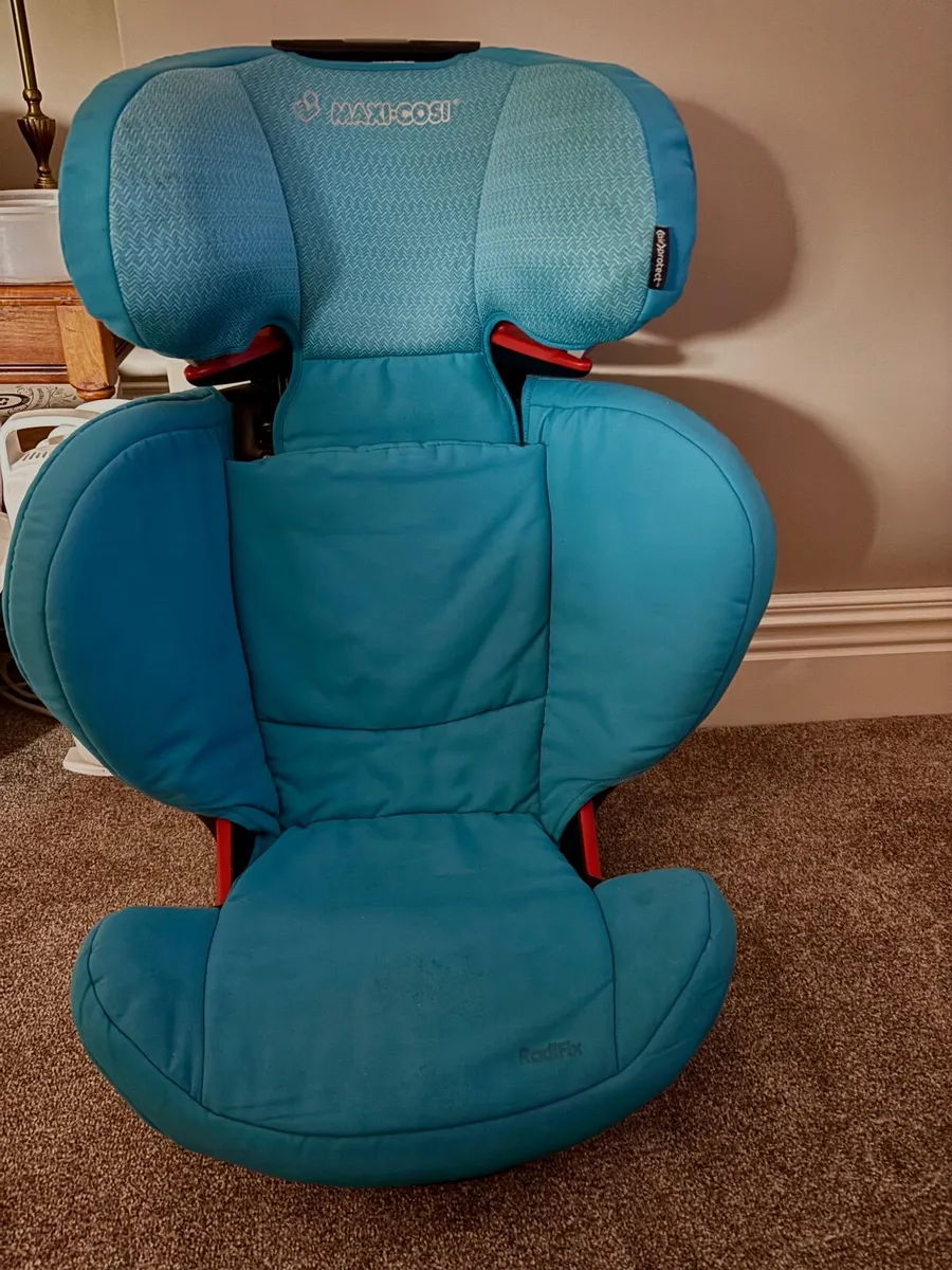 Maxi-Cosi adjustable High back Booster Car seat - Image 4