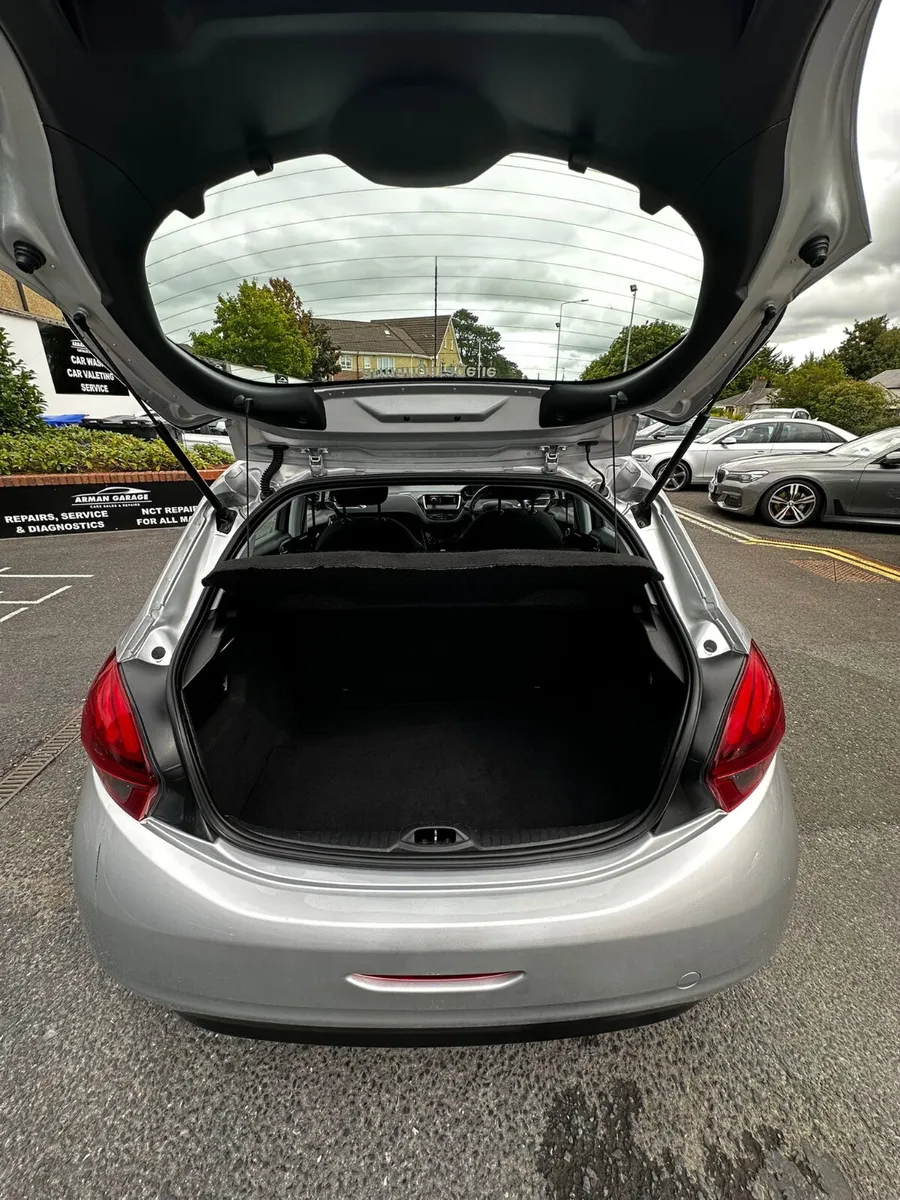 Peugeot 208 2018 1.2 petrol - Image 4