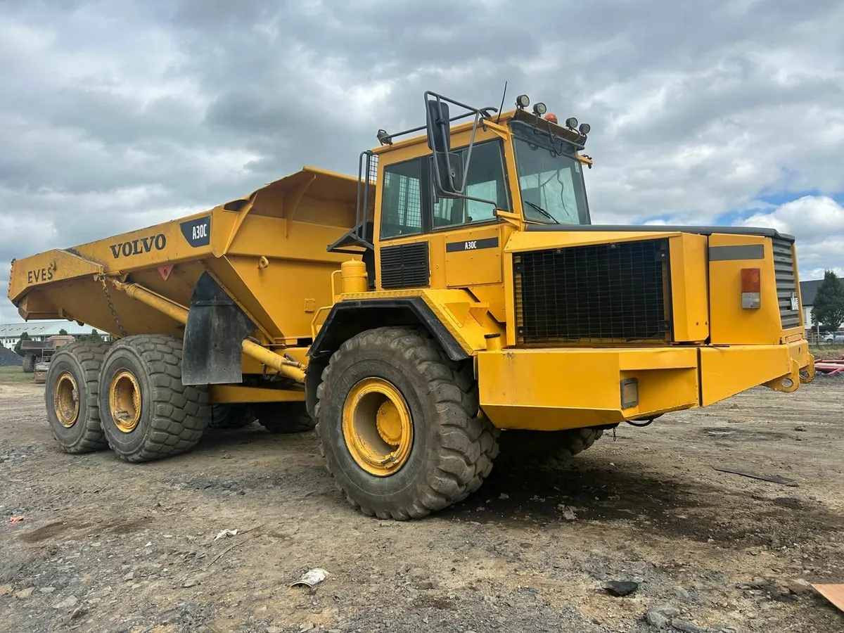 Volvo 30 Ton Dump Truck - Image 1
