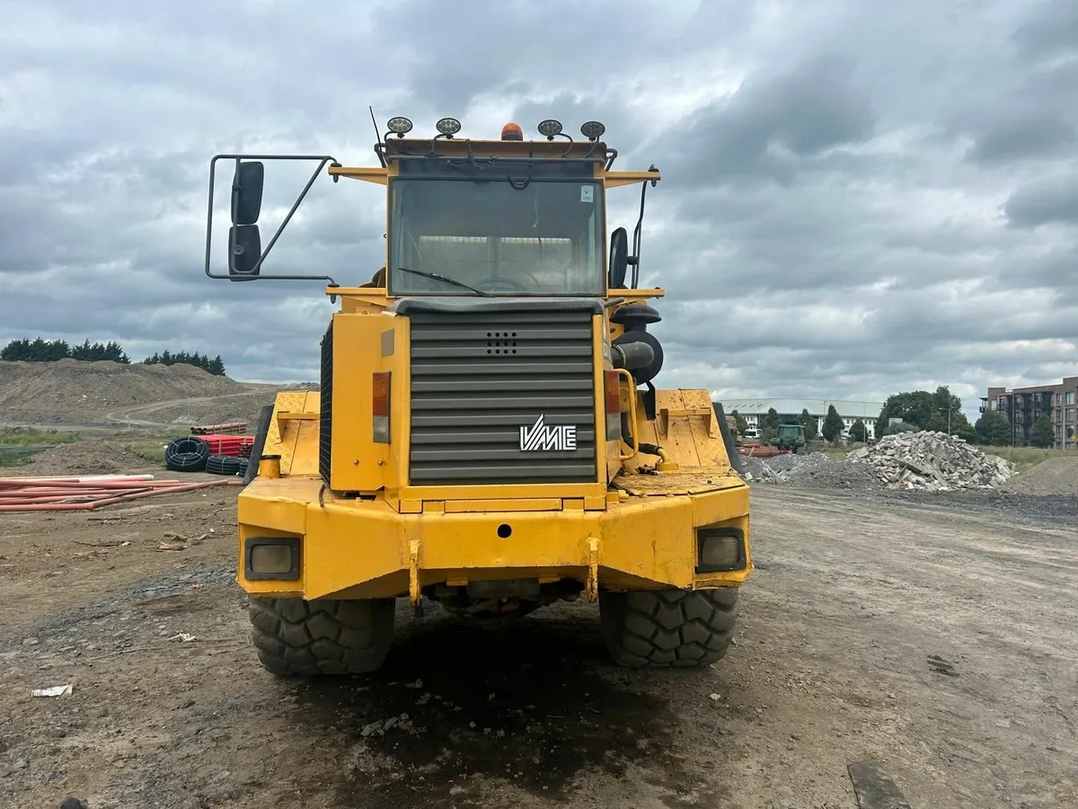 Volvo 30 Ton Dump Truck - Image 2