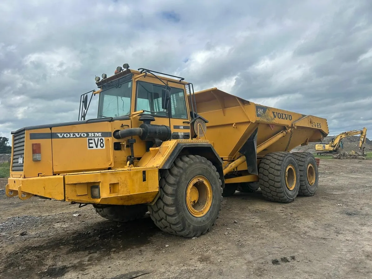 Volvo 30 Ton Dump Truck - Image 3