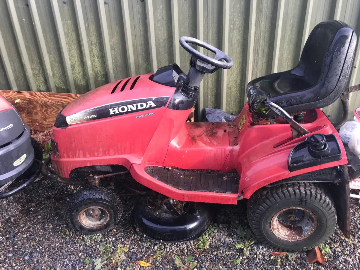 Ride on lawnmowers x 2 - Image 3