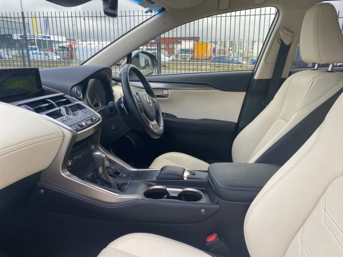 Lexus NX 300h Executive - Image 2