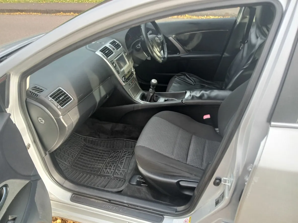 Toyota Avensis 2012 - Image 2
