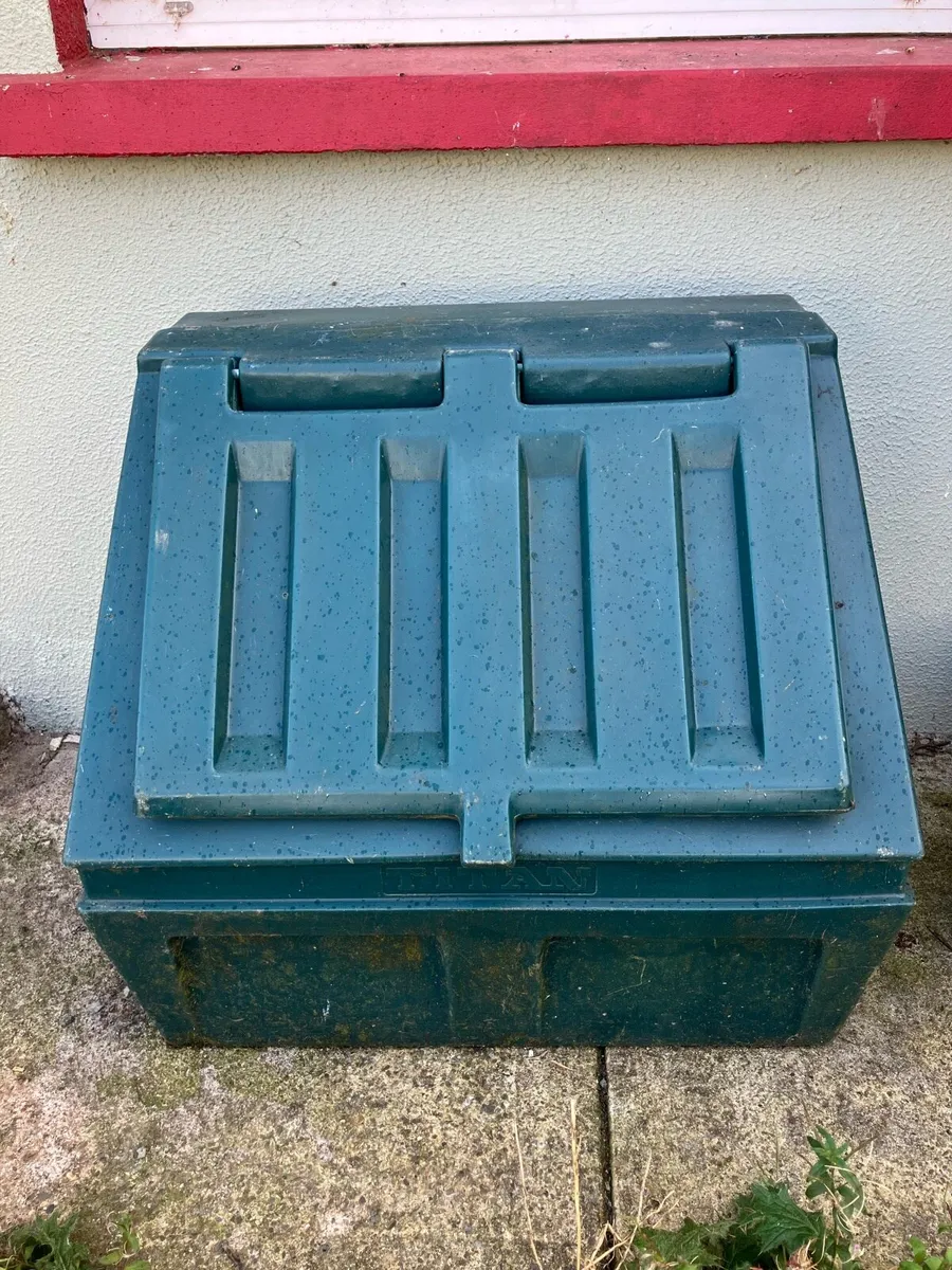 Coal bunker storage logs, recycling or pet food - Image 1