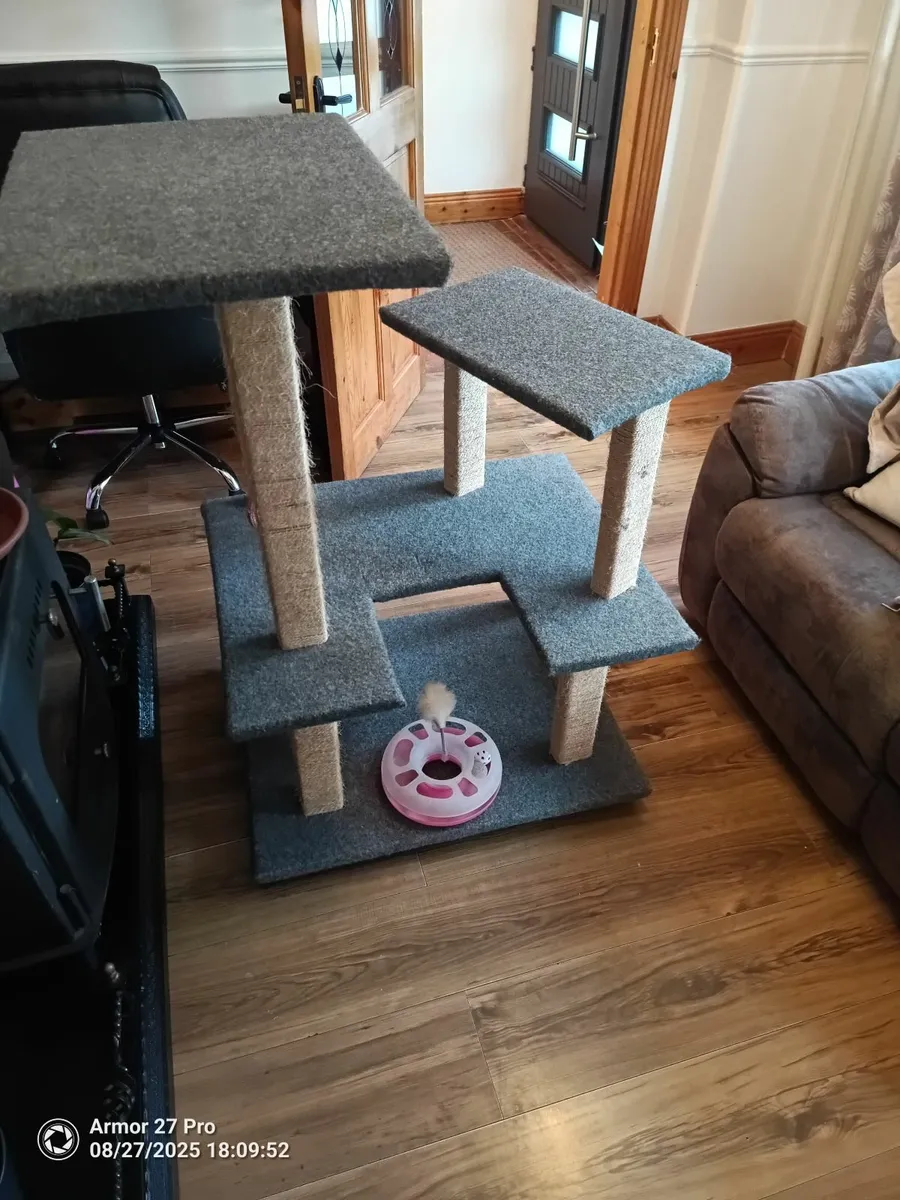 Cat tower - Image 1