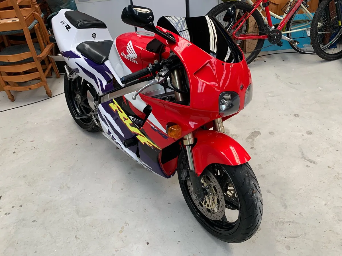 Honda RVF 400 - Image 2