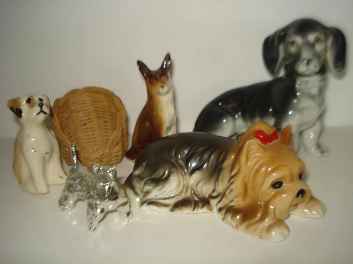 5 CERAMIC & METAL DOG  ORNAMENTS. - Image 2