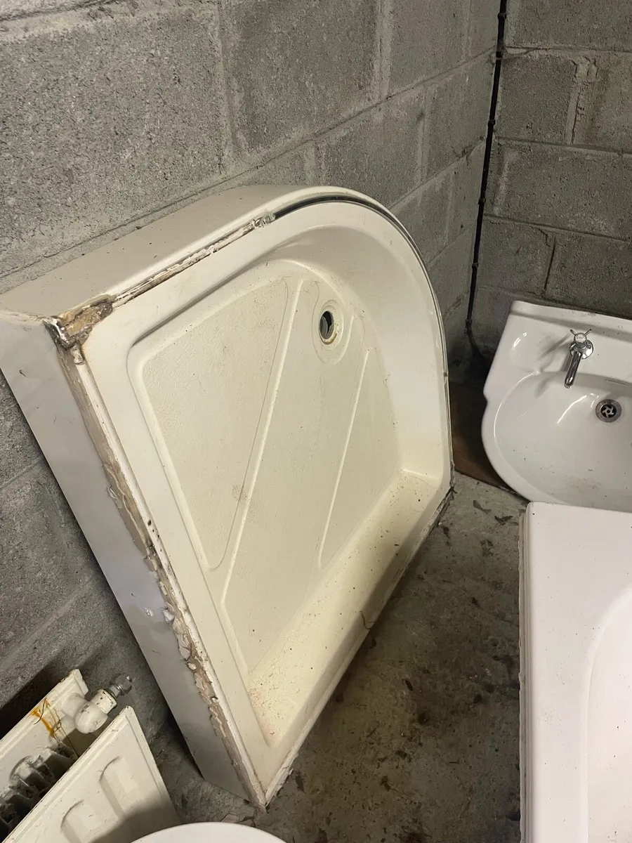 Bathroom suite to give away free - Image 3